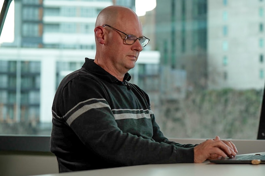 Dr Chris Lee-Steere at a laptop, 2014.