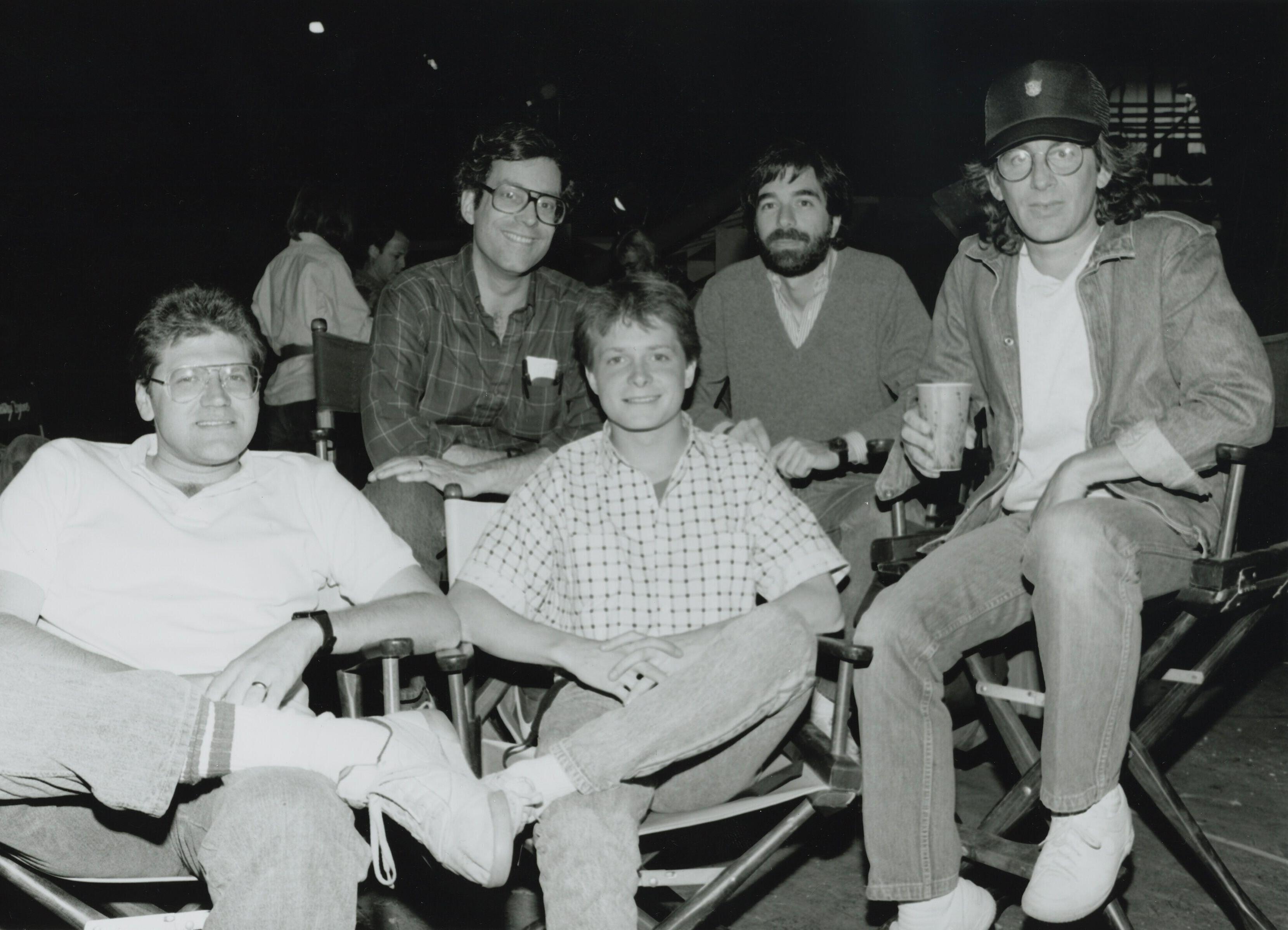 ROBERT ZEMECKIS, STEVEN SPIELBERG, MICHAEL J. FOX and BOB GALE in BACK TO THE FUTURE (1985), directed by ROBERT ZEMECKIS. Credit: AMBLIN/UNIVERSAL / Album