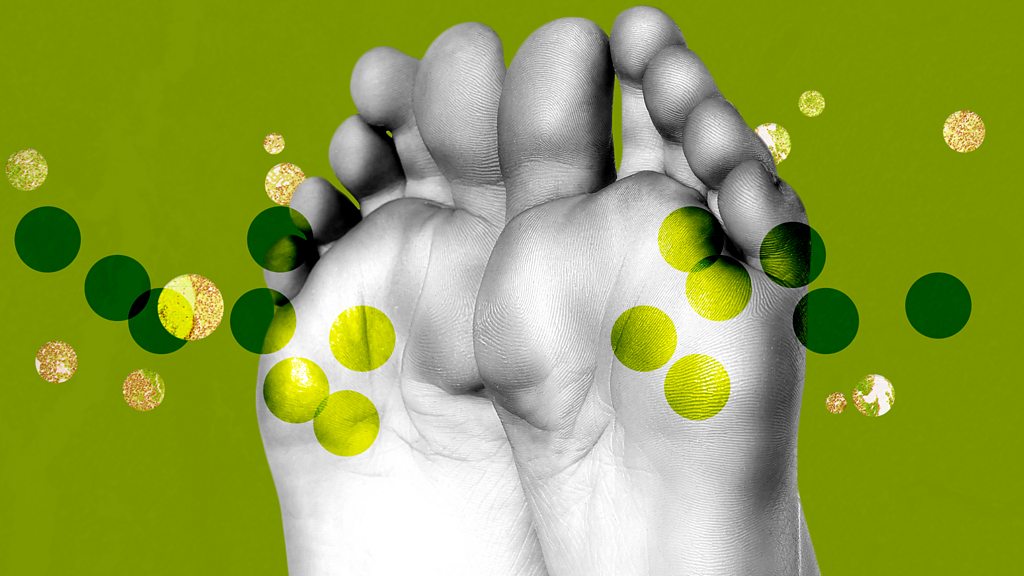 Illustration of circles representing odours coming off a pair of feet (Credit: Serenity Strull/BBC/Getty Images)